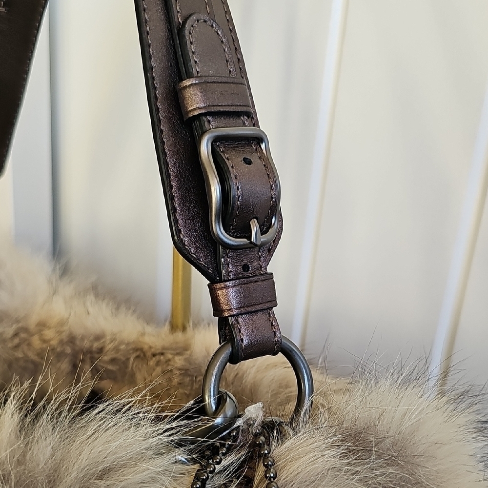 Coach 2010 NWT Hamptons Ski Fur XL Hobo Bag Coyote Fur Trim Quilted Black - Picture 6 of 16